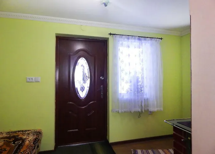 Svitanok Lopushnoye